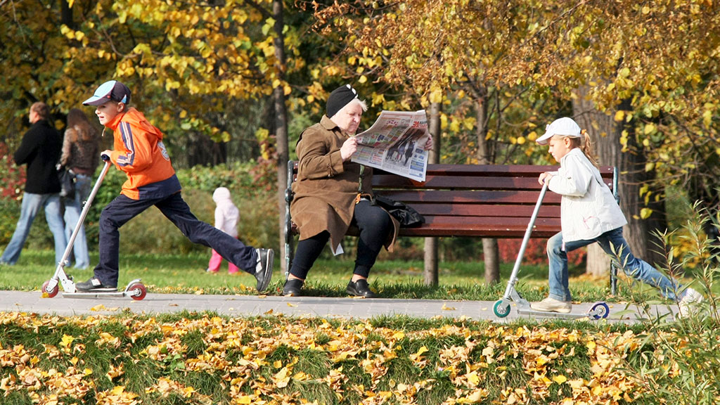 Люди в парке фото